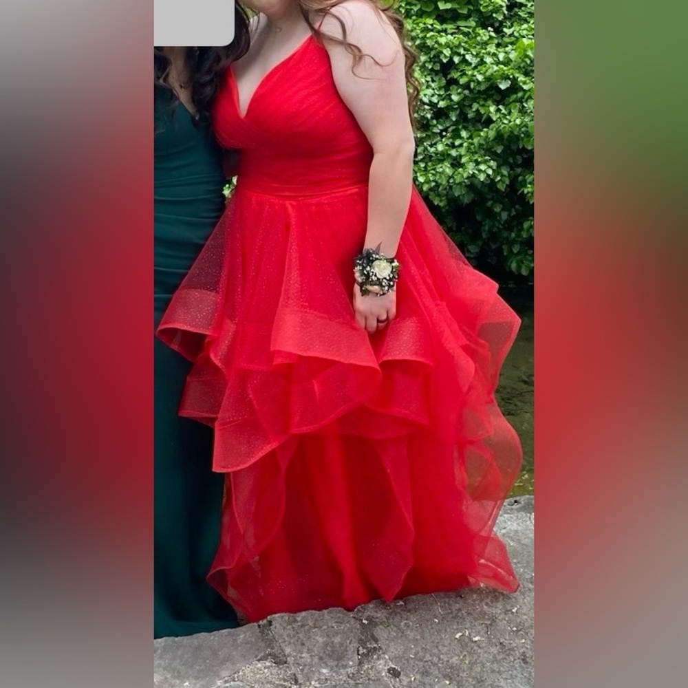 Amazon Tiered Tulle A Line Ball Gown. Size 20/22 Plus. Corset Back. Red.